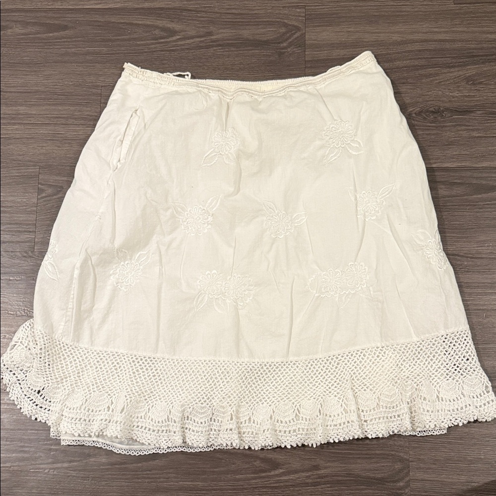 Elegant Cream Lace Trim Skirt